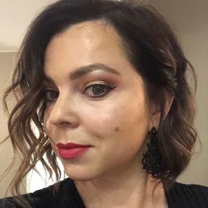 Hey! I’m Eva 💕 🌟TOP RATED SELLER 🌟